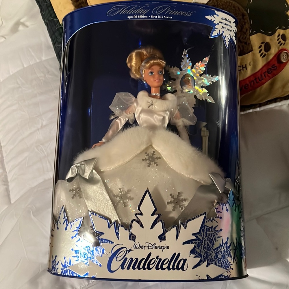 Walt Disney Cinderella Holiday Princess